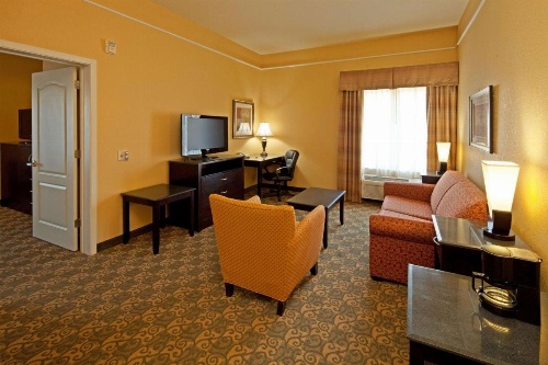 La Quinta Inn & Suites by Wyndham Mobile - Tillman's Corner image 18