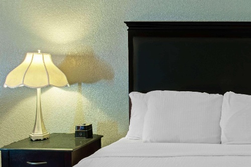 La Quinta Inn & Suites by Wyndham Mobile - Tillman's Corner image 2