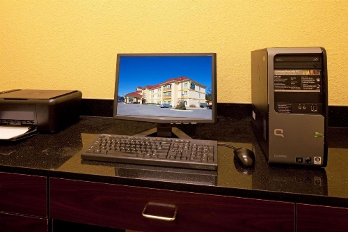 La Quinta Inn & Suites by Wyndham Mobile - Tillman's Corner image 21