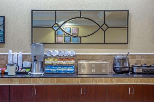 La Quinta Inn & Suites by Wyndham Mobile - Tillman's Corner image 35