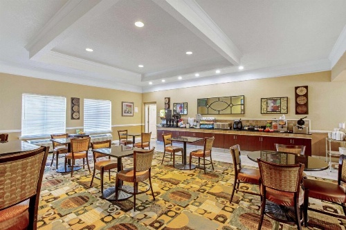 La Quinta Inn & Suites by Wyndham Mobile - Tillman's Corner image 36