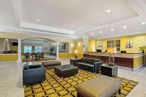 La Quinta Inn & Suites by Wyndham Mobile - Tillman's Corner image 9